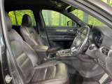 運転席シート廻りは使用感も少なく、良好な状態となっています。前オーナー様が丁寧に使っていたことがよくわかりますね。