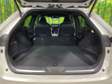 【パワーバックドア】スマートキーや運転席のボタンを押すだけでリアゲートが自動で開閉します!荷物を持っている時や、高い位置にあるバックドアを閉める際に便利な機能です♪