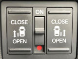 【両側パワースライドドア】スマートキーや運転席のスイッチで後席両側スライドドアの開閉が可能♪電動だから力を入れてドアを開ける必要が無く、小さなお子様でも簡単に開け閉めでき快適です♪