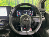 【純正革巻きステアリング】上質な革を使用することで、手にしっかり馴染みとても運転しやすいハンドルです♪
