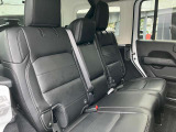 自動車保険について。正規ディーラーだけの特別なブランド保険に加入いただけます。基本補償に加え5つの項目をカバーする「プレミアムプラス」と、長期契約による安定した保険料で、さらなる安心と満足を提供します