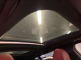 サンルーフが装備されている場合の車両は、開放感がありドライブを楽しくさせてくれます。