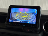 【バックカメラ】リバースにするだけで映ります、後方の安全確認や、狭い駐車場での車庫入れ、雨の日や夜間など視界の悪い時に便利です!安全にバックする為には欠かせない装備です。