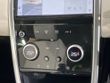 左右独立式フルオートエアコンディショナーなどの先進システムになります。外の気候に関わらず、目的地までリラックスして快適なドライブをお楽しみいただけます。