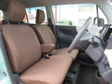 運転席です。長距離の運転でも快適なシートでございます。ご来店いただきましたら是非雑石に座ってみてください。