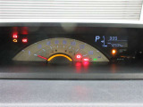 運転席のメータパネル類は常に視界に入る場所ですので、大事なチェックポイントです。ぜひ実際にご乗車ください。