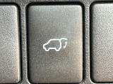 【パワーバックドア】スマートキーや運転席のボタンを押すだけでリアゲートが自動で開閉します!荷物を持っている時や、高い位置にあるバックドアを閉める際に便利な機能です♪