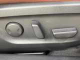 【パワーシート】スイッチ一つで簡単にシートの微調整が可能!電動だから力もいりません!快適なシートポジションにセットして、快適なドライブをお楽しみください。