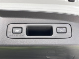 【パワーバックドア】スマートキーや運転席のボタンを押すだけでリアゲートが自動で開閉します!荷物を持っている時や、高い位置にあるバックドアを閉める際に便利な機能です♪