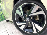 【純正15インチアルミホイール】外観にマッチした純正アルミホイールを装着しております。各種社外アルミホイールや、スタッドレスタイヤも取扱いしております。是非ご相談ください♪