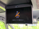【フリップダウンモニター】大画面モニターで後席でもエンタメをお楽しみいただけます。小さなお子様にも大人気の装備です♪