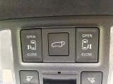 【パワーバックドア】スマートキーや運転席のボタンを押すだけでリアゲートが自動で開閉します!荷物を持っている時や、高い位置にあるバックドアを閉める際に便利な機能です♪