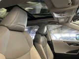 広々とした車内空間に優れた燃費性能。更にデザインも上質で人気のお車です!