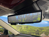【デジタルインナーミラー】後席の大きな荷物や同乗者で後方が確認しづらい時でも安心!カメラが撮影した車両後方の映像をルームミラー内に表示。クリアな視界で状況の確認が可能です!