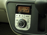 オートエアコンを装備しておりますので、四季を通じて車内を快適な温度に保つことが出来ます!高級感が有りますね!