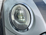●LEDヘッドライト:夜間走行時も良好な視界を確保し安心して運転できる高輝度LEDヘッドライトを装備!点灯速度が早く、消費電力も抑えられています。