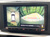 【パノラミックビューモニター】専用のカメラにより、上から見下ろしたような視点で360度クルマの周囲を確認することができます☆死角部分も確認しやすく、狭い場所での切り返しや駐車もスムーズに行えます。