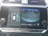 【アラウンドビューモニター】空から見下ろした映像がナビ画面にて確認可能です。駐車もラクラクですよ♪