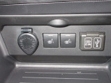 運転席&助手席シートヒーターが付いてます。寒い冬でもスイッチONで座面をあたたかくして、ドライブをさらに快適にしてくれます。
