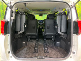 【パワーバックドア】スマートキーや運転席のボタンを押すだけでリアゲートが自動で開閉します!荷物を持っている時や、高い位置にあるバックドアを閉める際に便利な機能です♪