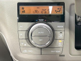 【オートエアコン】一度お好みの温度に設定すれば、車内の温度を検知し風量や温度を自動で調整。暑い&hellip;寒い&hellip;と何度もスイッチ操作をする必要はありません。快適な車内空間には必須の機能ですね♪