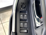 【電動格納ミラー】サイドミラーは電動格納式となっており、狭い駐車場でもキズがつくリスクを抑えられます。