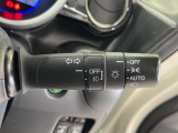 【オートライト】周りの明るさに応じて自動でヘッドライトの点灯・消灯ができる機能です!ライトの付け忘れ・消し忘れなどが無くなり、雨の日や夕方の走行も安心!トンネル通過時も便利ですね