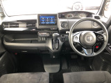【インパネ全体】手が届きやすく、どなたでも運転しやすいです。シンプルで使いやすい設計になっています!