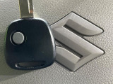 【キーレス】少し離れた場所からでもボタン一つでドアの開錠・施錠ができるのでとっても便利!ドアの鍵穴周りに傷をつけることもありません♪