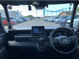 【インパネ全体】手が届きやすく、どなたでも運転しやすいです。シンプルで使いやすい設計になっています!