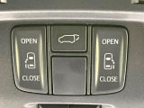 【パワーバックドア】スマートキーや運転席のボタンを押すだけでリアゲートが自動で開閉します!荷物を持っている時や、高い位置にあるバックドアを閉める際に便利な機能です♪