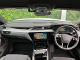 Audiのインテリアはエクステリア同様、優れたデザイン性とクオリティ、そして機能性を兼ね備えております。