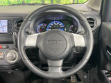 インテリアに合わせたデザインのステアリングは、運転される方のことも考え、運転しやすい形状、大きさです。是非一度、実際に触ってお確かめください。