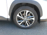 純正アルミホイール装着車です。