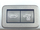 【パワーバックドア】スマートキーや運転席のボタンを押すだけでリアゲートが自動で開閉します!荷物を持っている時や、高い位置にあるバックドアを閉める際に便利な機能です♪