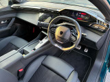 運転席周辺は、プジョー独自の設計思想が生み出した『i-Cockpit』