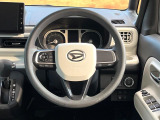 インテリアに合わせたデザインのステアリングは、運転される方のことも考え、運転しやすい形状、大きさです。是非一度、実際に触ってお確かめください。