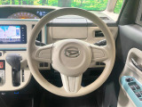 インテリアに合わせたデザインのステアリングは、運転される方のことも考え、運転しやすい形状、大きさです。是非一度、実際に触ってお確かめください。