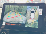 【パノラミックビューモニター】専用のカメラにより、上から見下ろしたような視点で360度クルマの周囲を確認することができます☆死角部分も確認しやすく、狭い場所での切り返しや駐車もスムーズに行えます。