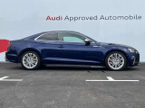 Audiのリヤディフューザーは、車両の後方での空気の流れを整え、乱流を減少させることで、走行安定性を向上させます。またスポーティで洗練された外観を提供し、全体のスタイルに一体感を持たせます。