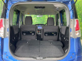 普段のお買い物や通勤、送迎等に十分な荷室スペースを確保しております。セカンドシートを倒すと、大きな荷物の積載も可能です♪