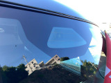 【衝突被害軽減ブレーキ】前方の車両や歩行者を検知し、ブザー音や表示によって警告!衝突の可能性が高まるとブレーキ踏力をアシストしてくれますが、あくまでもサポートですので運転手の判断・操作が大事です☆