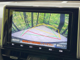 【バックカメラ】駐車時に後方がリアルタイム映像で確認できます。大型商業施設や立体駐車場での駐車時や、夜間のバック時に大活躍!運転スキルに関わらず、今や必須となった装備のひとつです!