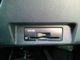 運転席から手の届く位置に ETC2.0車載器付いております。高速道路の料金所もスムーズに通過できますよ♪