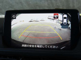 リアゲートの目立たない位置にバックカメラがあります。確認しづらい後方の障害物をバックモニターに表示されるのでより後方の視界の確保が可能です。