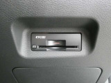 純正ETC2.0付 料金所もスムーズに通れ、割引料金の適用もあります。ビルトインできれいに収まっており、見た目もスマートです。