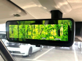 【デジタルルームミラー】後席の大きな荷物や同乗者で後方が確認しづらい時でも安心!カメラが撮影した車両後方の映像をルームミラー内に表示。クリアな視界で状況の確認が可能です!