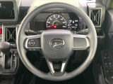 インテリアに合わせたデザインのステアリングは、運転される方のことも考え、運転しやすい形状、大きさです。是非一度、実際に触ってお確かめください。