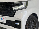 【LEDヘッドライト】悪天候や夜間走行時も良好な視界を確保し安心して運転できる高輝度LEDヘッドライトを装備!点灯速度が早く、消費電力も抑えられています。