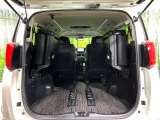 普段のお買い物や通勤、送迎等に十分な荷室スペースを確保しております。セカンドシートを倒すと、大きな荷物の積載も可能です♪